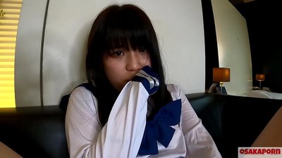 18歳の日本人の小胸の女の子が、指マンとセックストイで潮を吹いてオーガズムを感じる。萌え系女子高生がフェラチオをする素人動画。まお 7 OSAKAPORN.