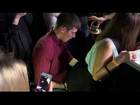 ❤️ ロシアのナイトクラブでリアルセックス。18歳のロシア人少女がナイトクラブで肛門と膣を犯される ️❌  at ja.xxxdesichudai.ru ❌️